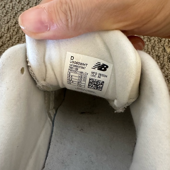 New Balance 9060 - Wht - Picture 8 of 9